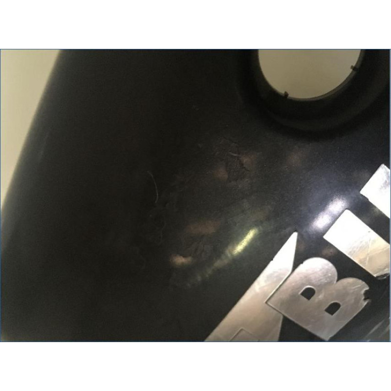 Demi flanc de selle gauche SUZUKI GZ 125 MARAUDER 1998 à 2001
