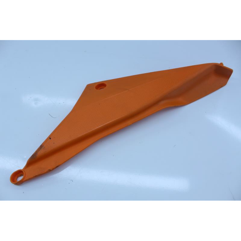 Demi flanc de selle droit DERBI SENDA DRD 50 XTREME 2010 à 2017