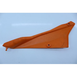 Demi flanc de selle gauche DERBI SENDA DRD 50 XTREME 2010 à 2017